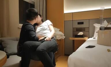 [主播探花] 2021-04-22 全国外围学生妹04-22有点小丰满的少妇