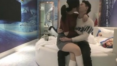 小伙网约特能聊白靴甜美兼职外围小少妇，舌吻调情揉捏奶子，拔下肉丝揉穴