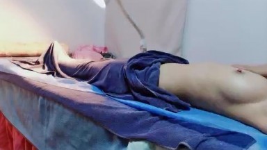 【脱光法师法力无边】，养生馆真实偷拍，白嫩极富弹性美少女，第一帧就能让人无耻硬，百里挑一极品 01