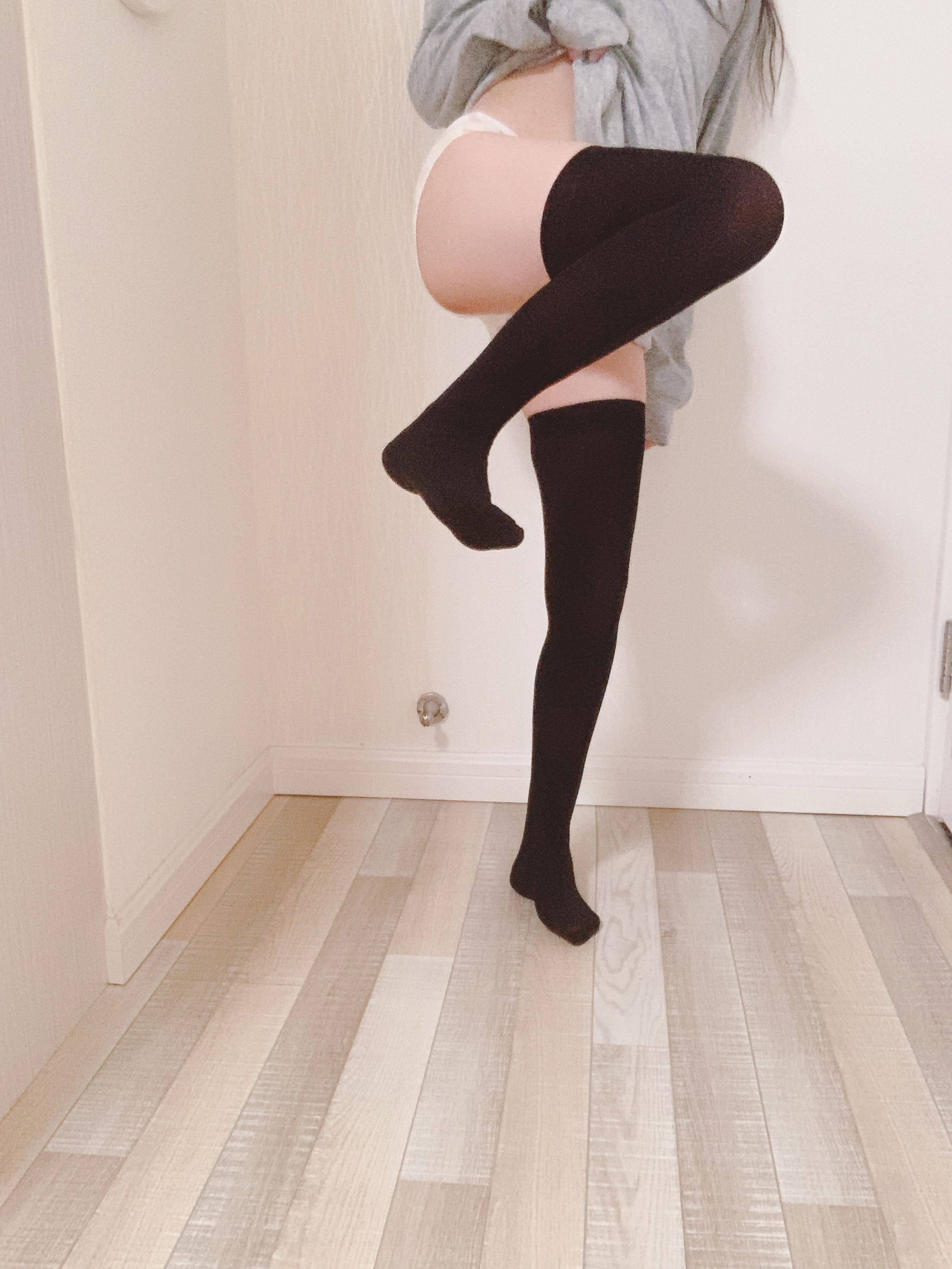 网红少女杪夏视图写真合集-自-摄-灰与黑的荡漾