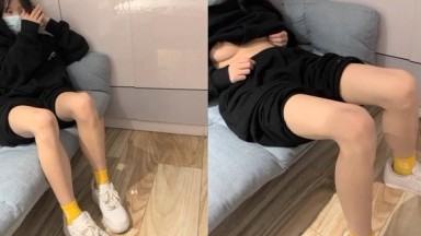 【狗子探花】，21岁大学生，下海赚快钱，D罩杯美乳，坚挺白嫩，后入特写菊花和鲍鱼，男友已经调教到位超会玩