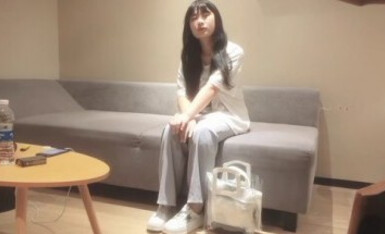 【探花新人小赵】，青涩乖巧小姐姐，JK制服搭黑丝，口交还不习惯但很认真，全程给人贴心小女友般的感觉