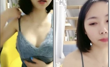 短發禦姐美少婦居家大秀,看臉年紀不大,BB卻熟透了,兩片蔭唇又肥又大又黑