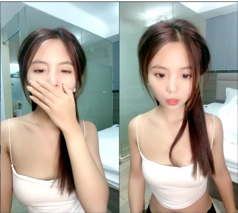 非常哇塞的极品小美女跟小哥酒店开房啪啪，全程露脸乖巧迷人又可爱，深喉大鸡巴小嘴撑不下，无套抽插射奶子.