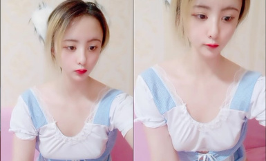 金发白嫩小姐姐！长相甜美乖巧！撩起女仆短裙无毛骚穴，跳蛋塞入震动，掰穴假屌深插