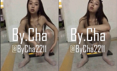 调教金主查小理母狗『吴晗』最骚全裸任务 露脸全裸从家里乘电梯到地下车库往返露出.