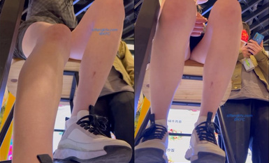 【最新 极品 抄底】KFC原创 超美气质靓女 冬日短裙光腿 意外偷拍到反差脏内内 一副冷傲欠操的表情 超清4K原版