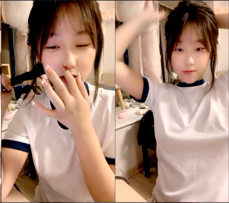 极品学妹来袭，全程露脸乖巧可爱，圆润坚挺的骚奶子自己揉捏陪狼友撩骚，特写逼逼给狼友看自己抠深夜可射