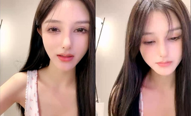 超美网红脸女神妹子，性感白丝比基尼，身材超棒，人间尤物椅子上特写白虎穴