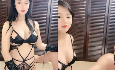 新人下海！大奶网红女神！性感情趣内衣，翘起肥臀求操，骑乘位操多毛骚穴，操的奶子直晃