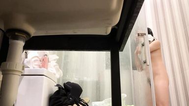 最新流出大神偷 拍提前在酒店衛生間放好設備偷拍到幾個入住的女房客洗澡畫質還不錯