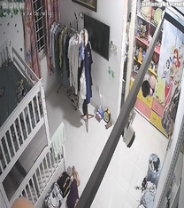 私房最新流出2023 黑客破解攝像頭偷拍 多場合家庭宿舍廁所更衣洗澡 (23)