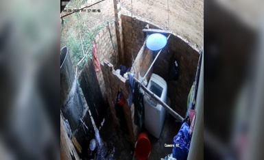 私房最新流出2023 黑客破解攝像頭偷拍 多場合家庭宿舍廁所更衣洗澡 (16)