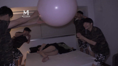 突襲女優家EP15性愛篇灼熱的精液 (2)