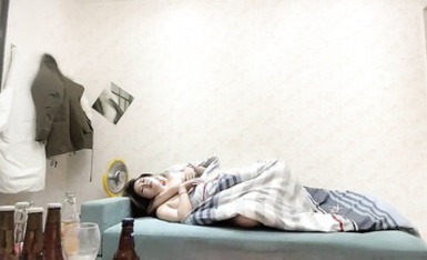 【白嫖探花】密码房，大胸女神，一直说不要_被大佬强上_手被咬出血_一片伤痕，真实刺激对白精彩泡良必看