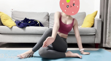 身材頗佳的反差小可愛，干凈的白虎私處敏感多汁，手中道具眾多，甚至還有不少幻龍，solo時腦中充滿了淫盪小劇場，已經自我解鎖了三洞 (11)