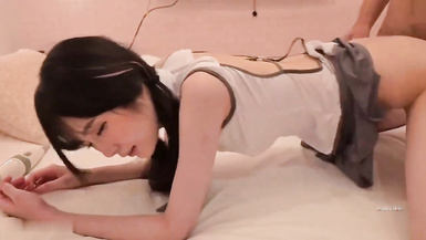 清純美眉吃雞啪啪【FC2-PPV-3861410】被大肉棒無套輸出內射 這是破處還是操出血了 妹子就是太瘦了一點