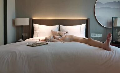 广西南宁某暑假英语补习班98年周老师邀约吃饭借机下料带到酒店各种玩弄 合集4