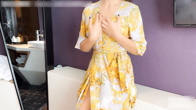 氣質性感尤物【Adeless2】性感氣質尤物女神趁老公出差，穿著網紅黃色戰袍出軌偷情約炮，看看端莊高雅的女神私下是什麼樣