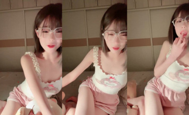 2024年最頂尖新人，小蘿莉美女~【小思思要吃糖】，質量一等，乖巧可愛，極品紅櫻桃好美 (8)