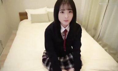 高顏清純JK美眉吃雞啪啪【FC2-PPV-2551759】小貧乳小粉穴 尿尿狂噴 被無套輸出 口爆吃精