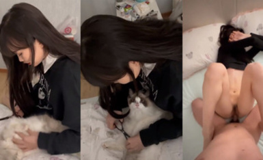 我家猫会后空翻！超极品嫩妹来看猫 半推半就被搞上床 操的时候还给闺蜜打了个电话！