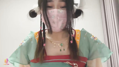 可愛丸子頭小蘿莉【喵喵醬】稚嫩鄰家少女穿上漢服裙 主動翹起小屁屁讓爸爸小騷穴 誰不喜歡這么主動的小騷母狗呢？