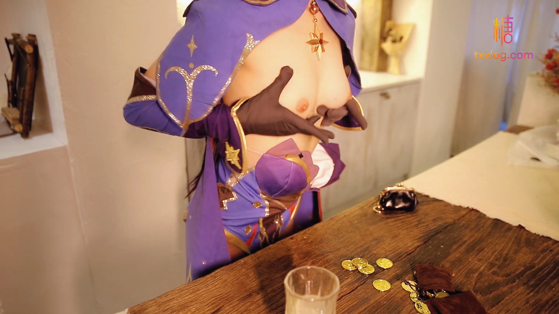 脱衣舞女郎莫娜