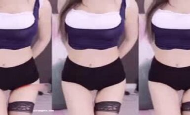 斗鱼超人气女神【张琪格】8月最新露点揉奶合集 23