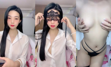 半糖【小蘭心】滿臉潮紅，性感內衣掛肚兜露奶頭，裸舞大跳 (2)