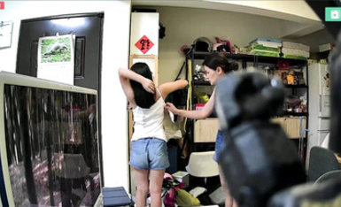 2024-05-12_臺北家庭監控_[內褲全裸]_妹妹起床跟姐姐撒嬌_妹妹表演完小提琴回家全裸_媽媽洗澡前給妹妹試穿衣服