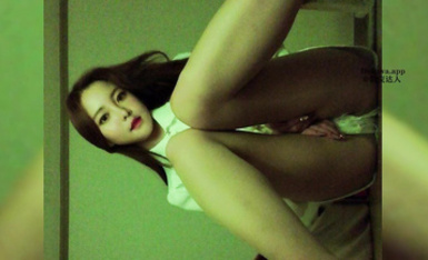 【反差婊檔案】韓國99年高顏值反差婊美女李欣宇，完美露臉母狗大尺度不雅私拍！