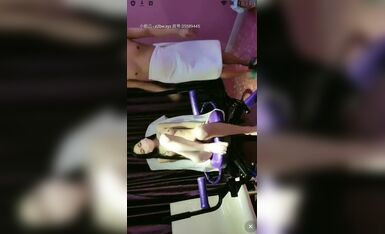 轰动整个探花界【情感主博李寻欢】约操平台漂亮女主播联合直播激情啪啪秀 女神级秀美容颜 完美身材各种啪啪 (2)