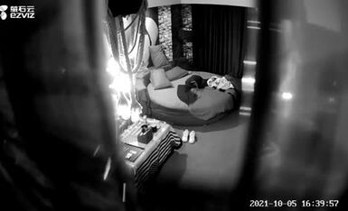 10.06新更【萤石云酒店偷拍】主题酒店嗨翻天,增加情趣操更爽 (2)