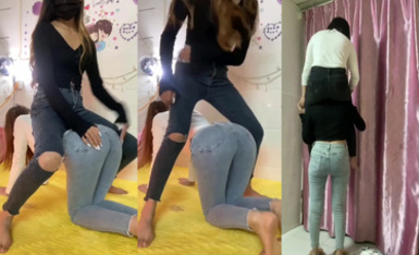 獵奇閨蜜互相淫語羞辱調教，舔腳 鑽襠 玩的就是反差，表面一本正經的端莊優雅女神 私下就是個下賤反差母狗