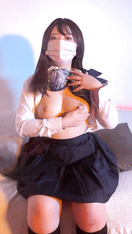 【エムオクン動画】紺色Ｊ系夏服似合うムチムチ系Ｓ級シロウト女子が見学店降臨！ガラスに押し付け美パイ＆Ｍ字股間見せに大興奮！紺ハイソ＆リボン◎デカ尻◎