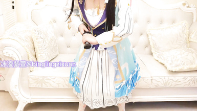 清純母狗小蘿莉【冰凌紫萱】可愛COS服女上騎乘，白虎無毛小嫩穴被爸爸無套內射，人小水多超反差