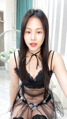 2025年4月最新頂級御姐【開心話梅】極品小少婦，黑絲情趣裝，粉穴已經一片泥濘，高顏值尤物必看 (15)