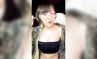 萬狼求檔OnlyFans斯文眼鏡反差小姐姐【deerlong】私拍合集,極品中的極品天生的肉便器,純情少女展現精湛口活兒口爆吞精 (39)