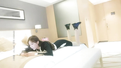 聲音嗲嗲妹子啪啪，還是極品小姐姐，皮短褲黑絲誘惑一番換上連體網襪猛操