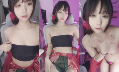 【真實露臉學生妹】土豪重金定製，清純舞蹈校花【蘿莉小羊】福利②，裸舞勾引，跳蛋道具自慰 (9)