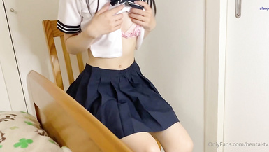 極品校花級嫩妹『Hentai-TV』被擒住雙腿 粉嫩白虎蜜穴被塞入肉棒，小巧的身材被各種姿勢抽插打樁 聲音動聽 下 (9)