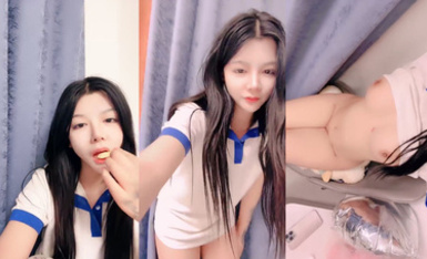 【小狐狸】剛剛成年的極品小嫩模真的超級超級嫩 這顏值這身材完全不輸抖音網紅了脫到一絲不掛誘惑觀眾很漂亮的一線天 (3)