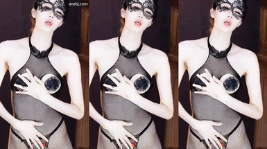 網易CC騷主播【白妖妖】土豪萬元定製騷舞。大膽露逼，道具自慰 (18)