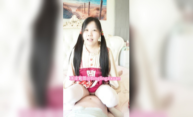 冰凌紫萱 天生蘿莉體，超級媚黑COS騷女，首次露臉福利 卡哇伊學生裝彈力插。2