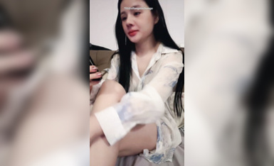 【色咖啡】大奶肥臀_眼鏡騷母狗_連體黑絲網襪_狗鏈口塞_調教_無套騎乘_後入啪啪 (1)