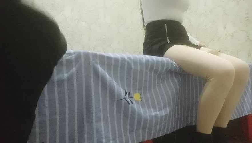 走遍大街小巷快餐，性感不错颜值马尾少妇，带到小房间开操，扒掉内裤直接操，操的水很多