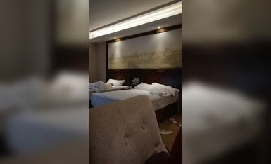 【哺乳期小妹找大哥】，一晚上四炮，五星级酒店，粉丝年度福利大礼包，干完直接累瘫，让小哥认真体会下少妇的美好才行