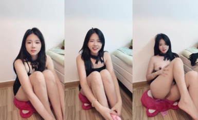 極品高顏值美女主播收費房直播，露臉白虎無毛道具自慰福利流出 (1)