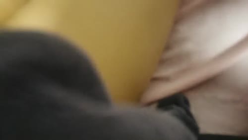 SPA养生馆，难得露侧脸的美少妇，确实极品，身材纤瘦，修长的美腿，翘臀对着小哥鸡巴抽插后入，白浆颗粒好多啊.